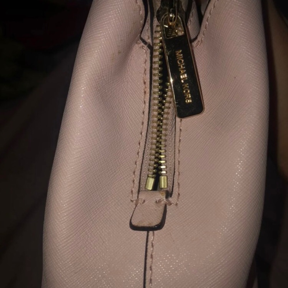 michael kors purse - Picture 3 of 7